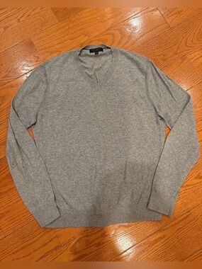 Banana Republic Men’s Gray V-Neck Sweater Medium Heather Lightweight